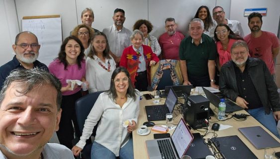 Coordenadoras e Coordenadores da Rede ProfArtes Nacional – Encontro CAPES 2025 Coordenadoras e Coordenadores da Rede ProfArtes Nacional – Encontro CAPES 2025